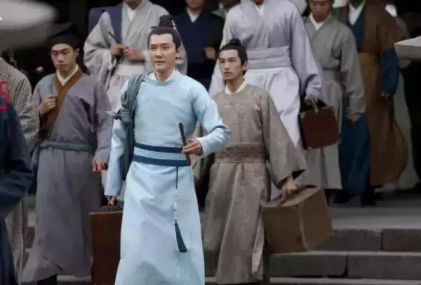男生边放好运来边高考查分,一场紧张与希望的交响曲 男生边放好运来边高考查分,一场紧张与希望的交响曲
