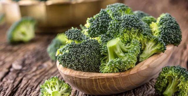 韩国记者问踢成这样是否食物中毒,一场误打误撞的足球与健康对话 韩国记者问踢成这样是否食物中毒,一场误打误撞的足球与健康对话