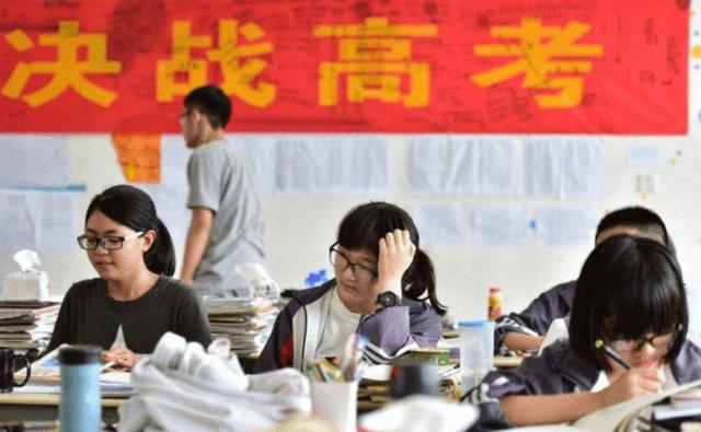 广东今年普通类考生超41万人上本科线,一场关于梦想与努力的盛宴 广东今年普通类考生超41万人上本科线,一场关于梦想与努力的盛宴