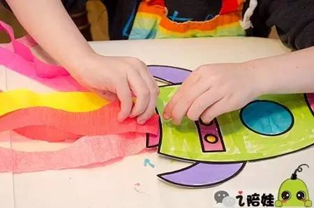 幼儿园火箭手工制作方法,用家里现成的东西,带孩子飞向太空 幼儿园火箭手工制作方法,用家里现成的东西,带孩子飞向太空