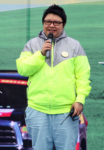韩红现身呼和浩特,百人援蒙行动的温暖力量 韩红现身呼和浩特,百人援蒙行动的温暖力量