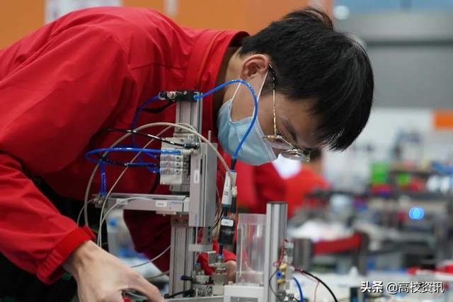 国务院鼓励行业龙头企业举办职校，为未来技能人才铺路